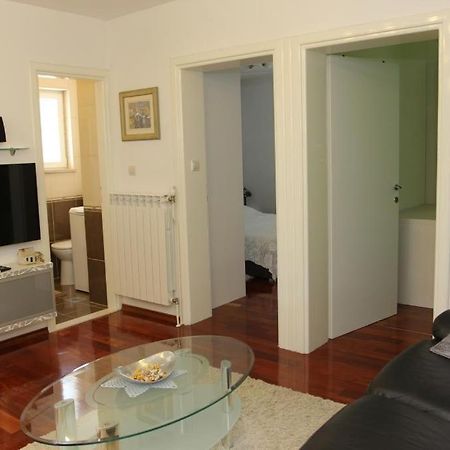Holiday House Pine Tree Nerezisca ภายนอก รูปภาพ