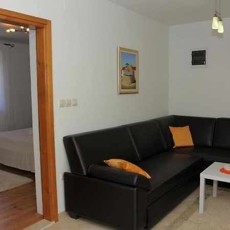 Holiday House Pine Tree Nerezisca ภายนอก รูปภาพ