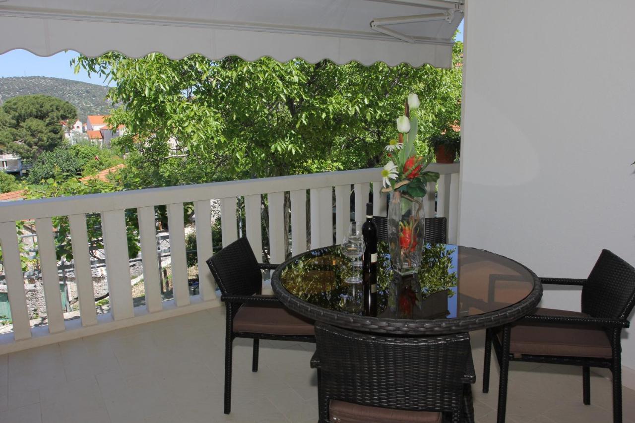 Holiday House Pine Tree Nerezisca ภายนอก รูปภาพ