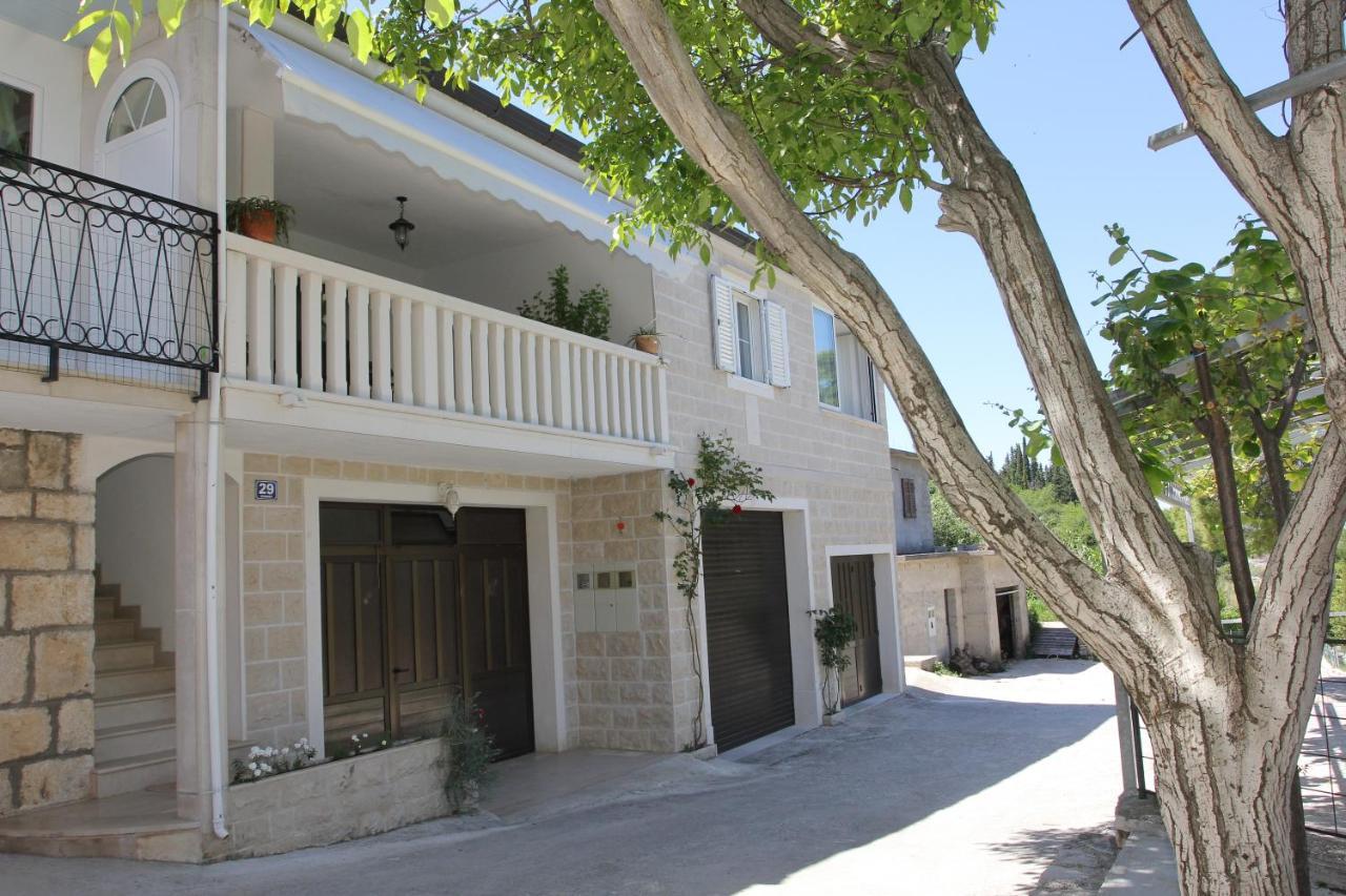Holiday House Pine Tree Nerezisca ภายนอก รูปภาพ
