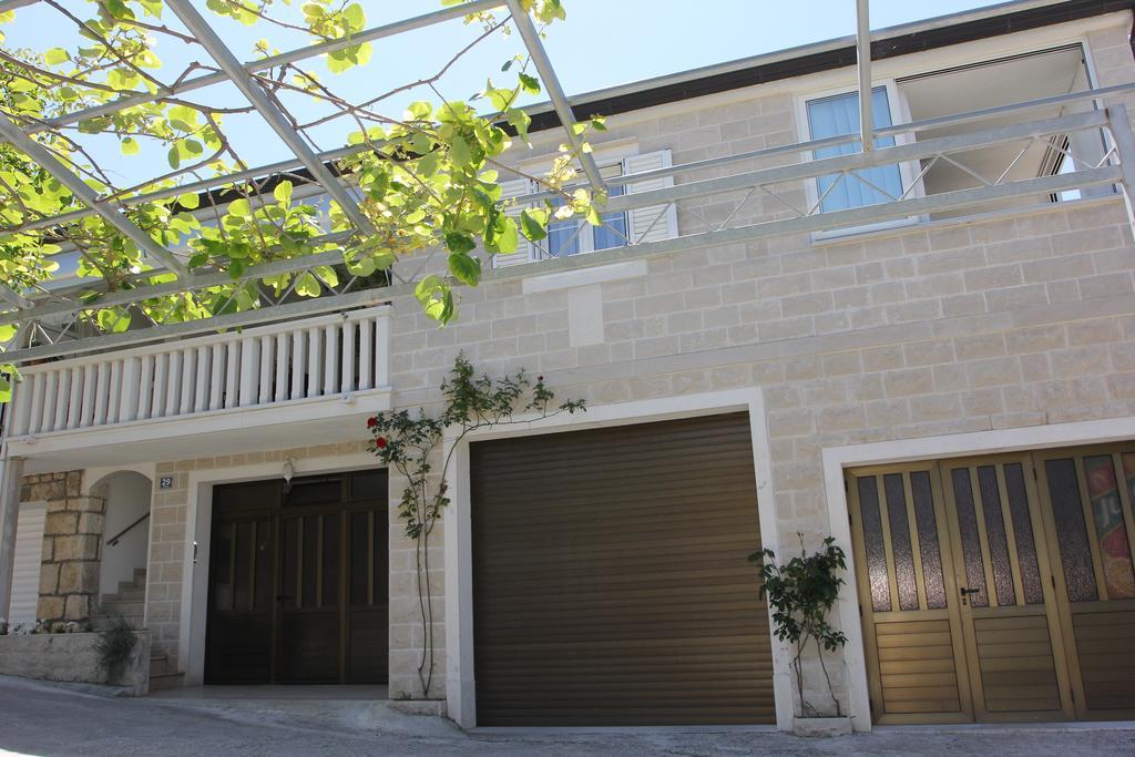 Holiday House Pine Tree Nerezisca ภายนอก รูปภาพ