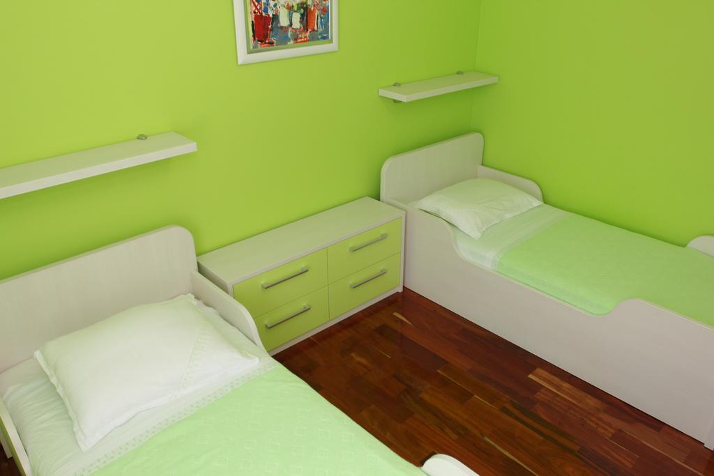 Holiday House Pine Tree Nerezisca ภายนอก รูปภาพ