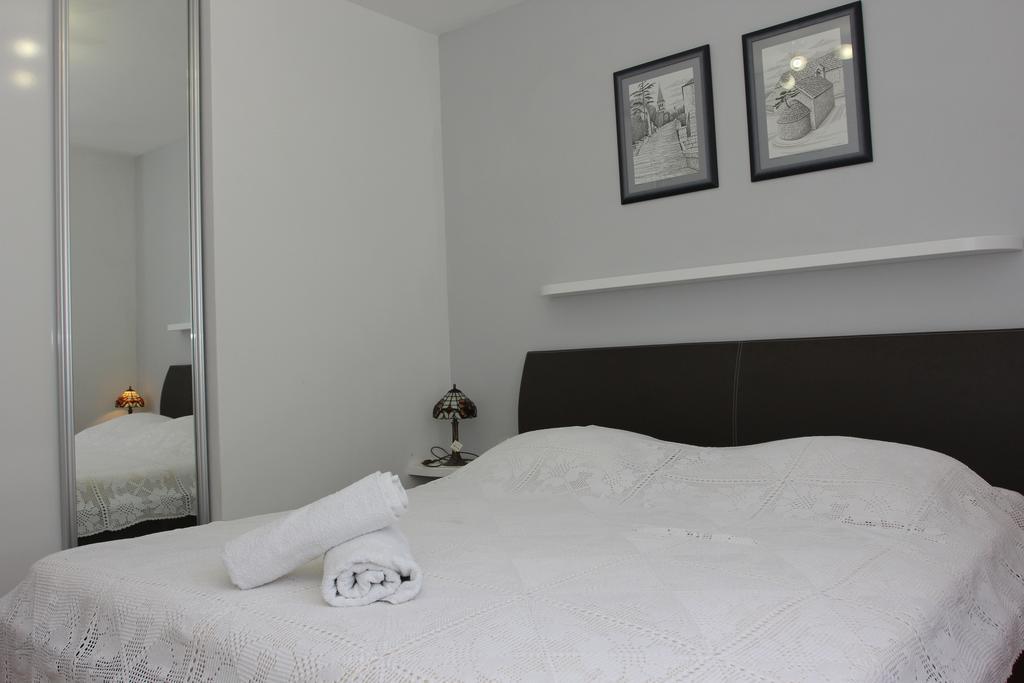 Holiday House Pine Tree Nerezisca ภายนอก รูปภาพ