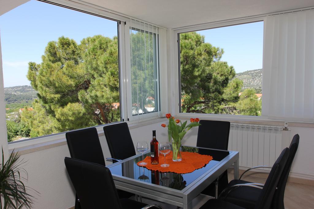 Holiday House Pine Tree Nerezisca ภายนอก รูปภาพ