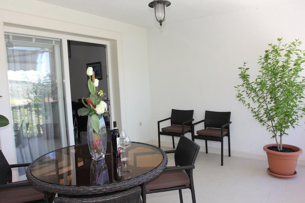 Holiday House Pine Tree Nerezisca ภายนอก รูปภาพ