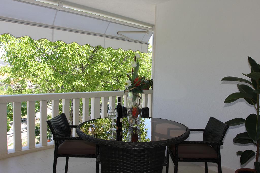 Holiday House Pine Tree Nerezisca ภายนอก รูปภาพ