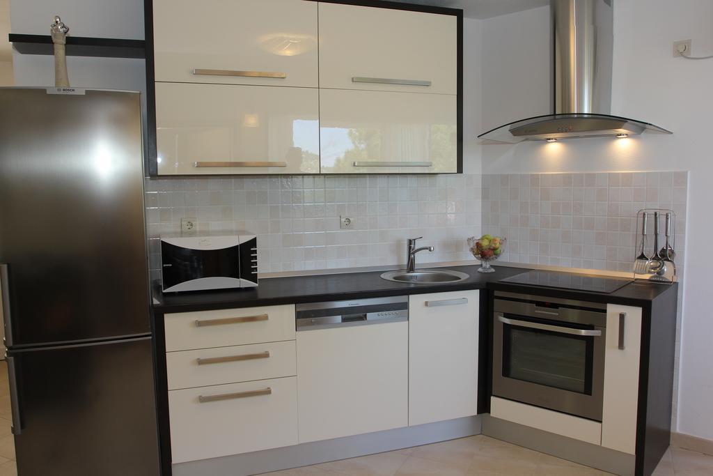Holiday House Pine Tree Nerezisca ภายนอก รูปภาพ