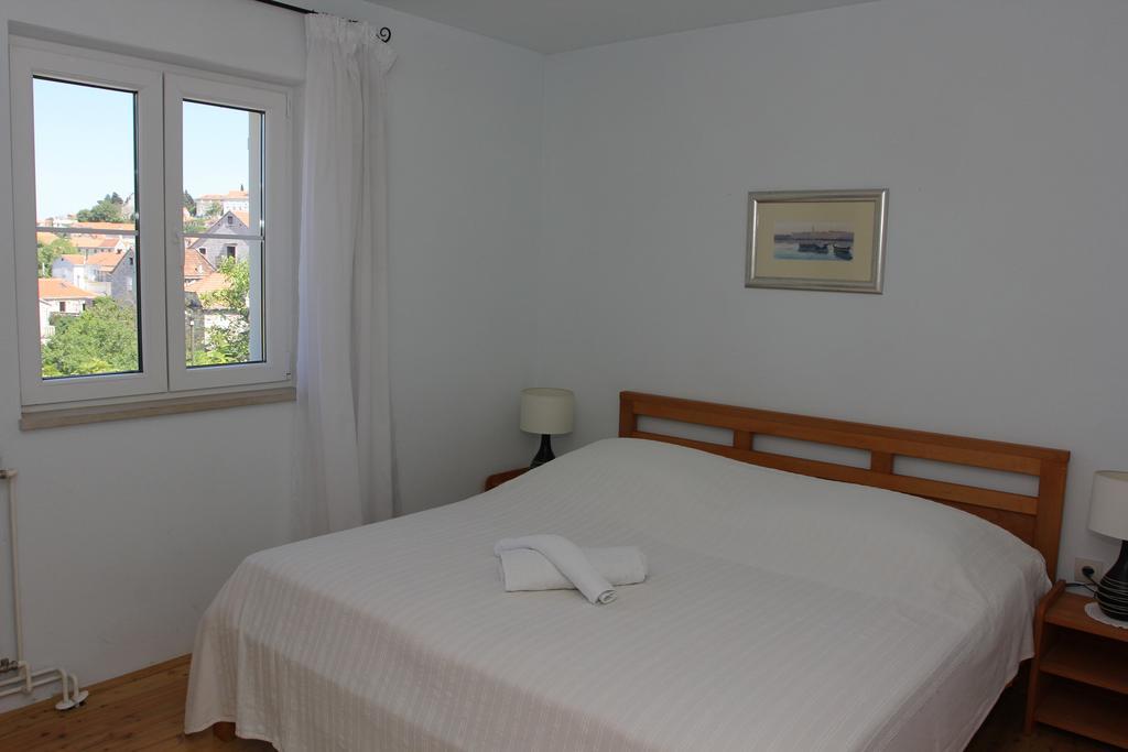 Holiday House Pine Tree Nerezisca ภายนอก รูปภาพ