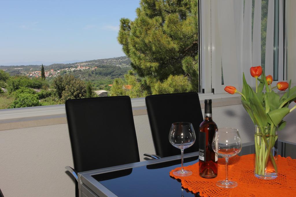 Holiday House Pine Tree Nerezisca ภายนอก รูปภาพ