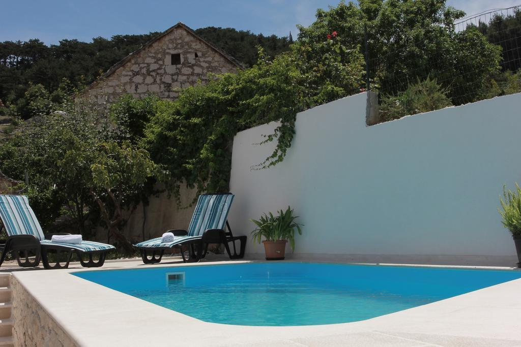 Holiday House Pine Tree Nerezisca ภายนอก รูปภาพ
