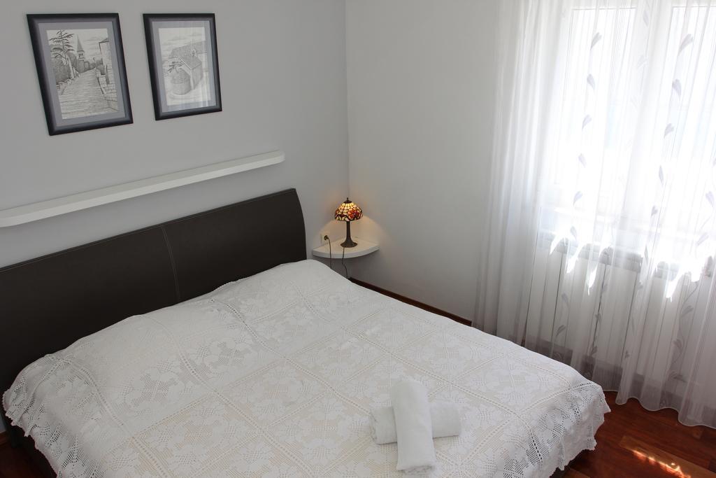 Holiday House Pine Tree Nerezisca ภายนอก รูปภาพ