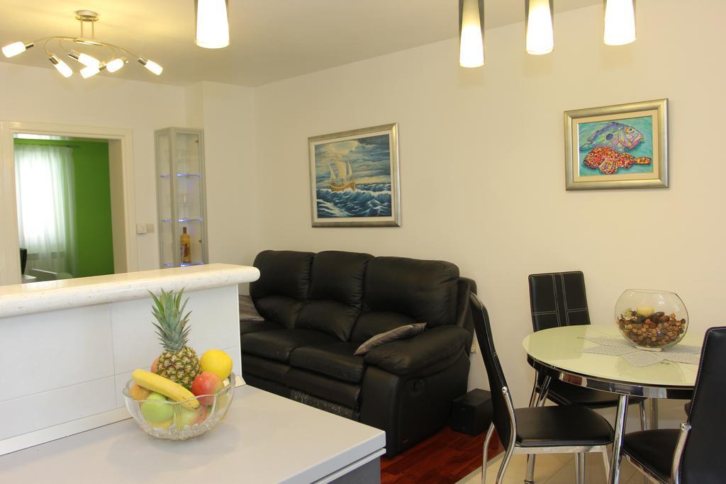 Holiday House Pine Tree Nerezisca ภายนอก รูปภาพ